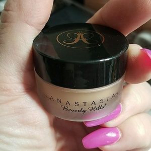 Anastasia Beverly hills concealer cream